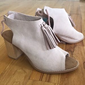 BRAND NEW Toms Women's Suede Tassel Elba Booties